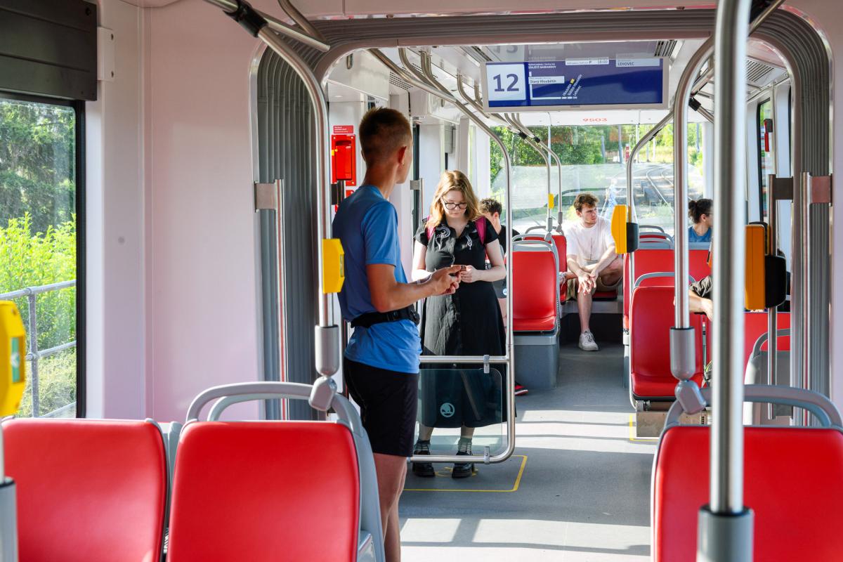 Nové pražské tramvaje Škoda 52T mají homologaci a typové schválení