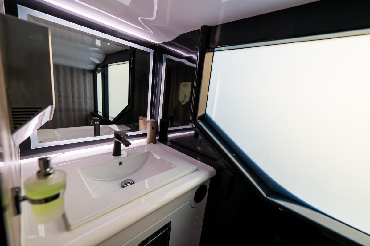 Jedinečný koráb na lince do Švýcarska