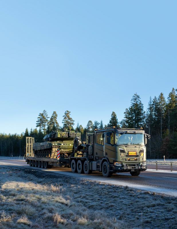 Scania vyvinula nové tahače pro přepravu tanků