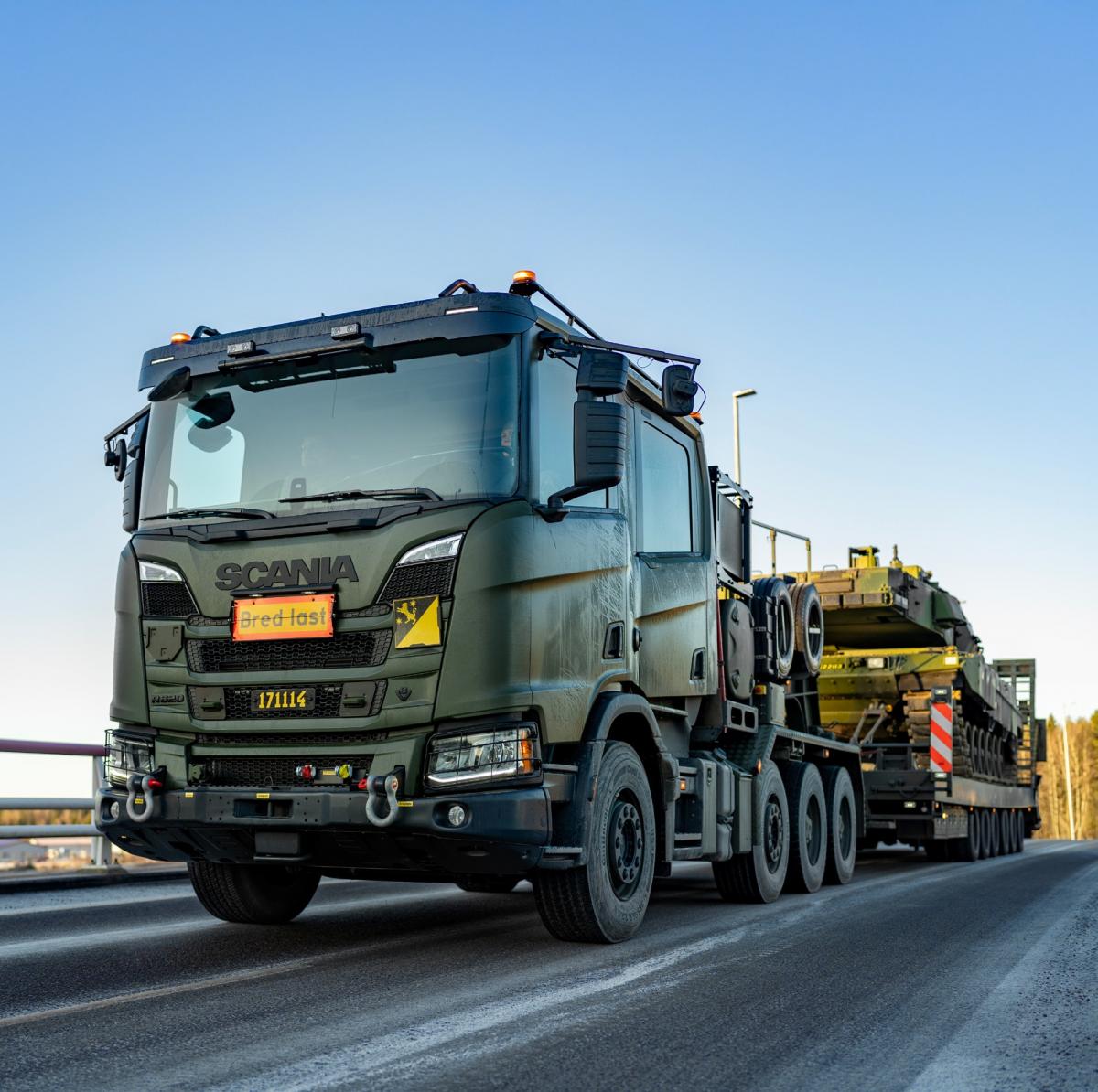 Scania vyvinula nové tahače pro přepravu tanků