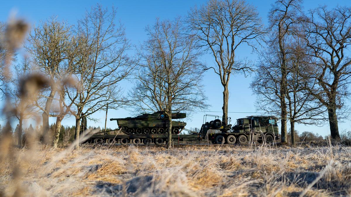 Scania vyvinula nové tahače pro přepravu tanků