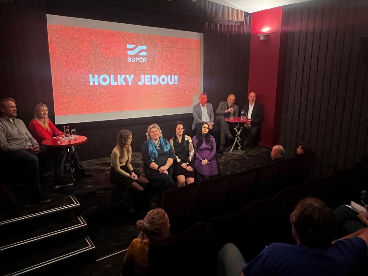 Doprava není jen pro kluky, jedou i holky!