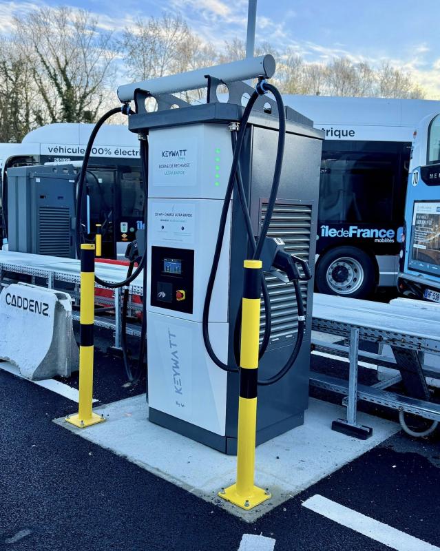 Ve Versailles budou jezdit elektrickými autobusy Heuliez