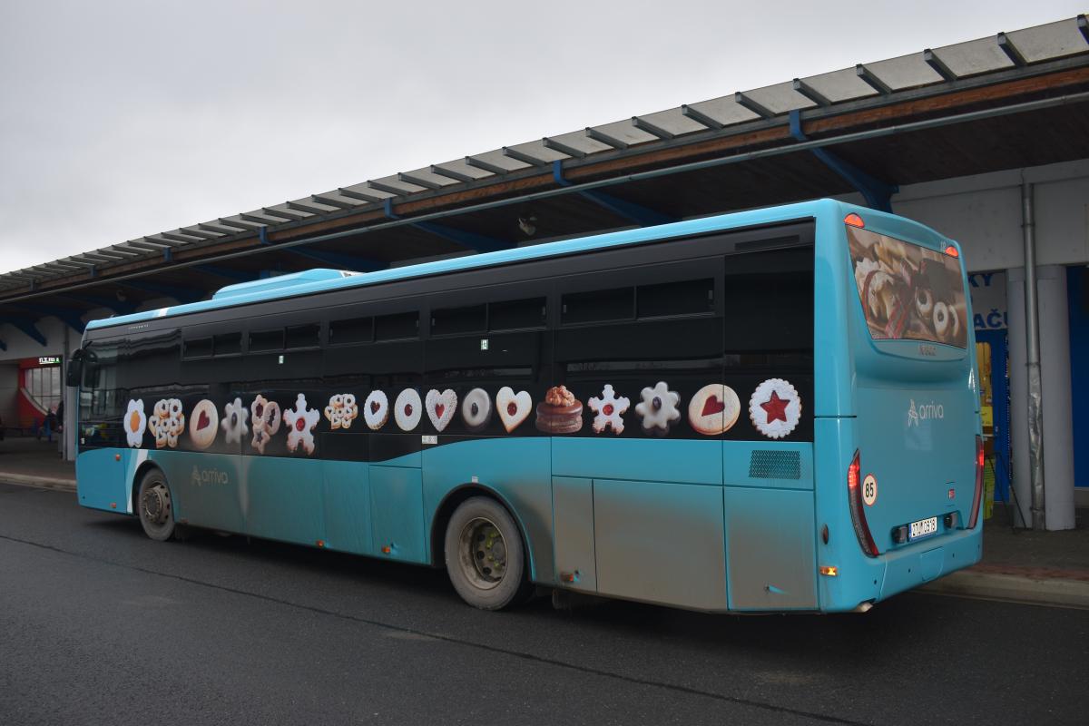 Podívejte se na letošní vánoční autobusy 