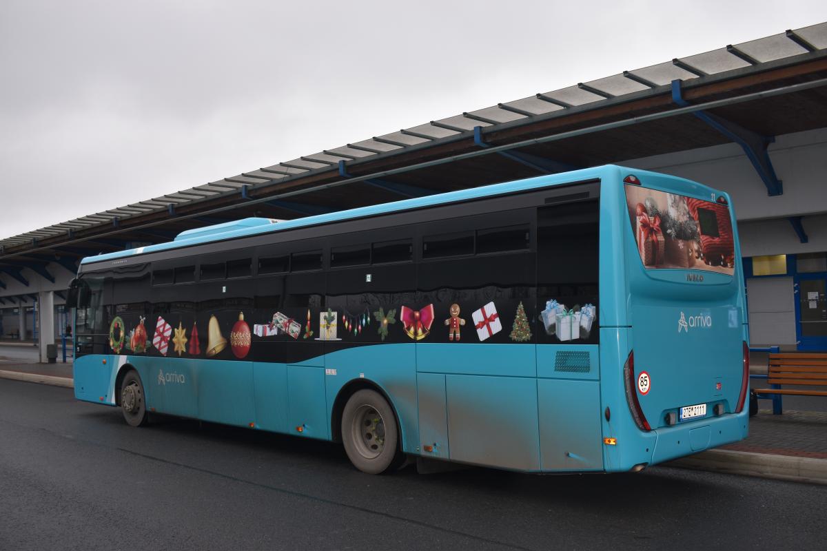Podívejte se na letošní vánoční autobusy 