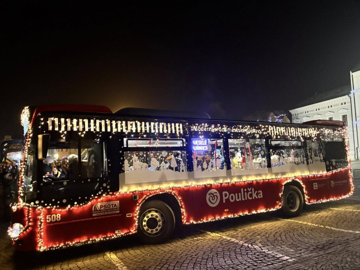 Podívejte se na letošní vánoční autobusy 