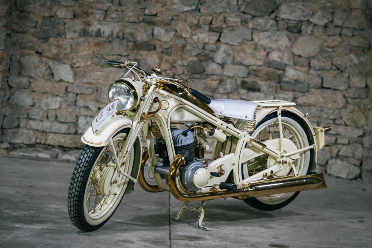 Veteráni ovládly listopadové aukce Aukra