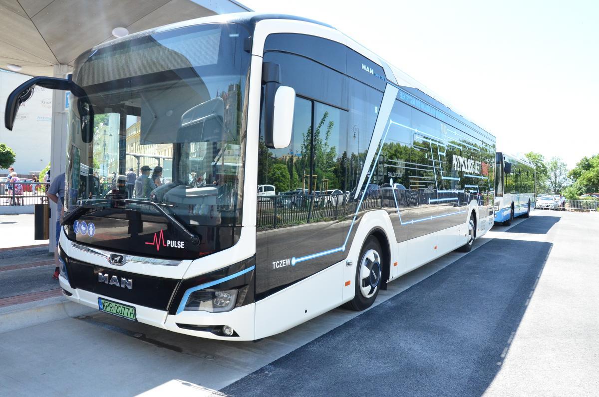 Elektrobusy budou jezdit i v Karlových Varech