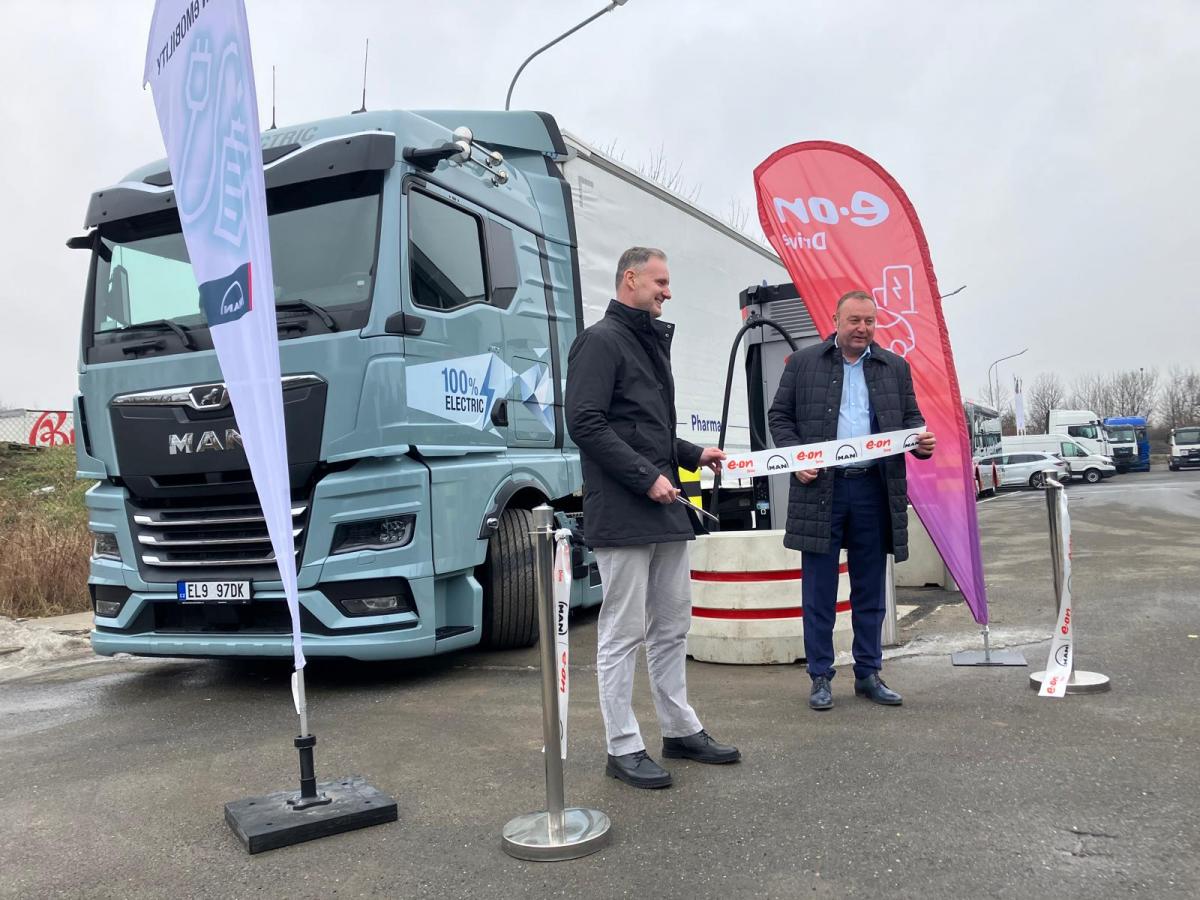 E.ON Drive a MAN otevřely v Čestlicích dobíječku pro užitková vozidla