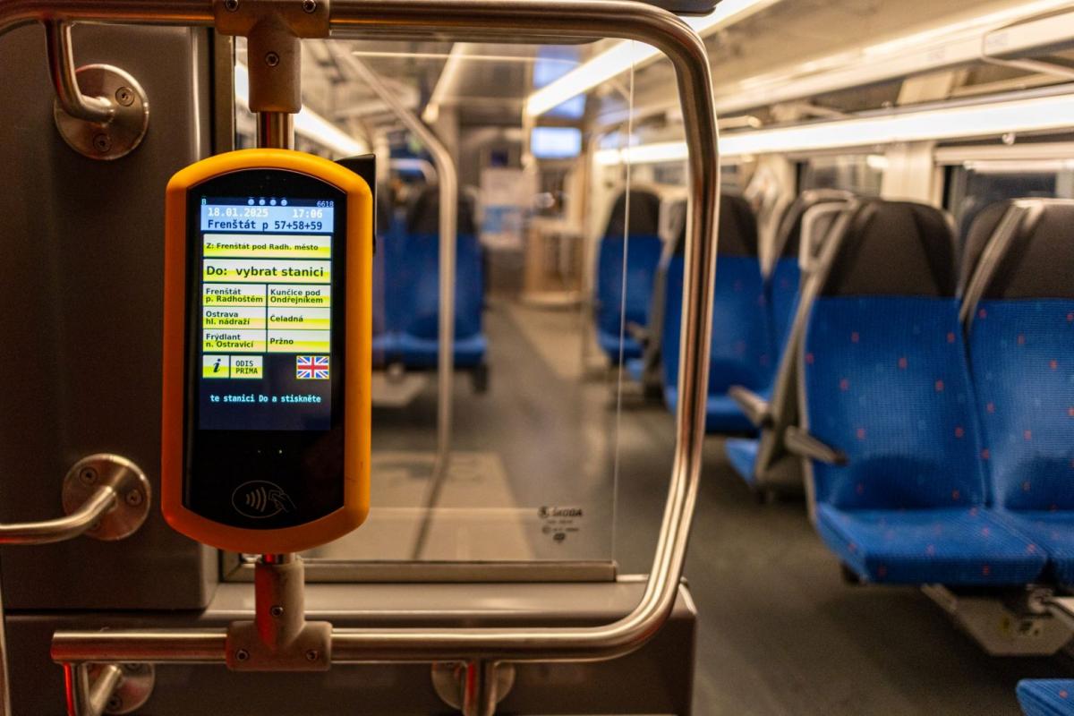  Jízdenky na vlak si v Moravskoslezském kraji koupíte přímo ve vozech
