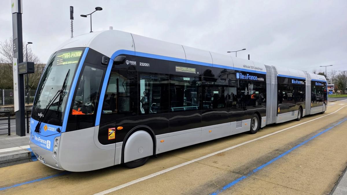 Jižně od Paříže byla otevřena BRT linka s 30 extra dlouhými elektrickými autobusy