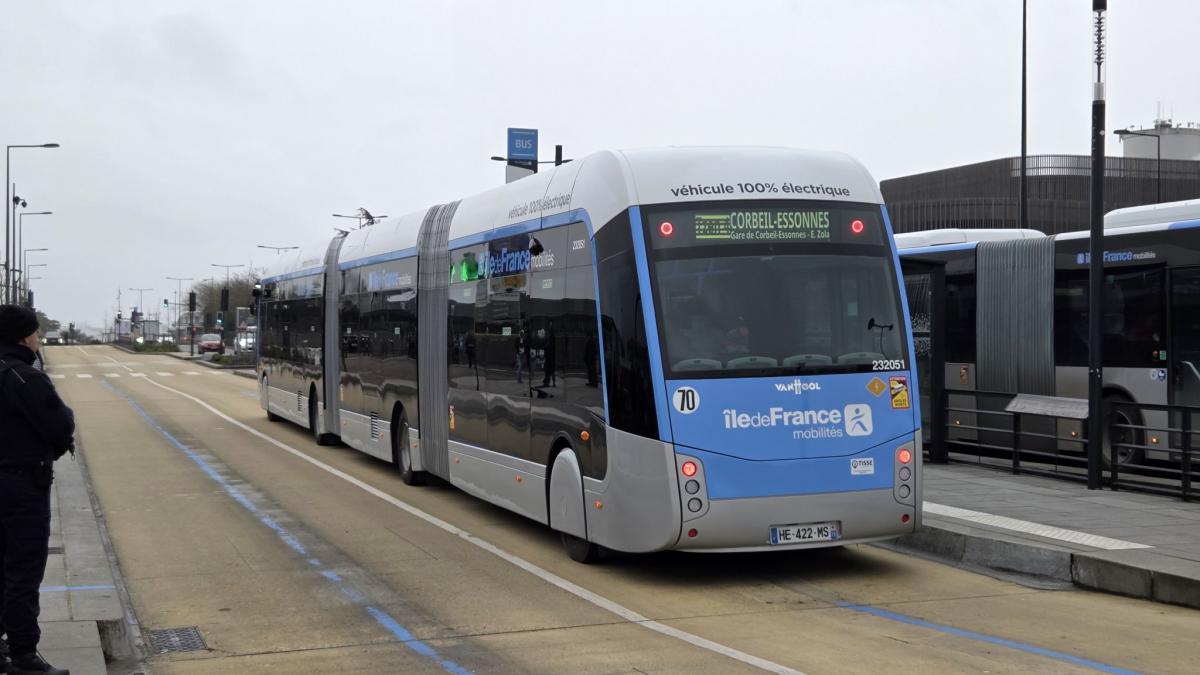 Jižně od Paříže byla otevřena BRT linka s 30 extra dlouhými elektrickými autobusy