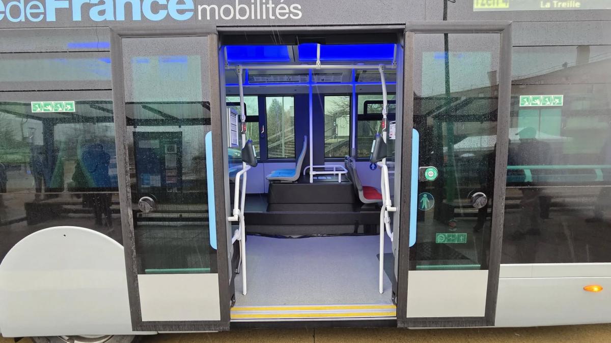 Jižně od Paříže byla otevřena BRT linka s 30 extra dlouhými elektrickými autobusy