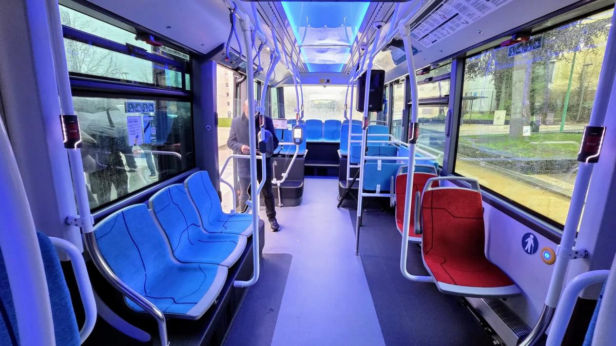 Jižně od Paříže byla otevřena BRT linka s 30 extra dlouhými elektrickými autobusy