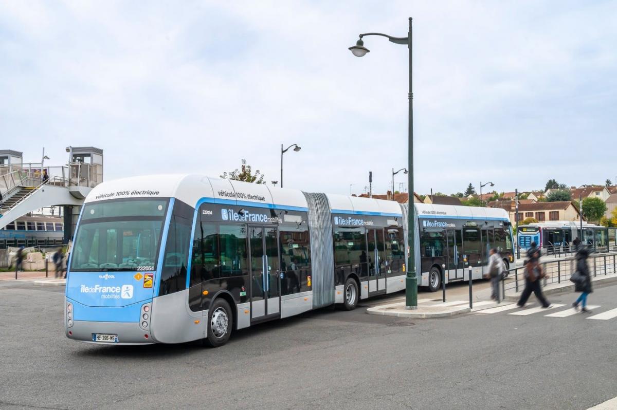 Jižně od Paříže byla otevřena BRT linka s 30 extra dlouhými elektrickými autobusy