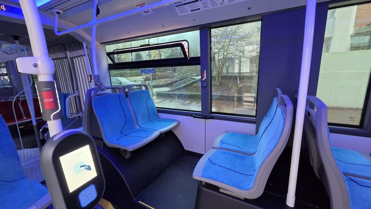 Jižně od Paříže byla otevřena BRT linka s 30 extra dlouhými elektrickými autobusy