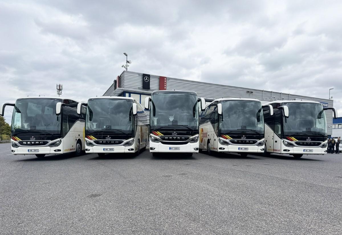 Devět luxusních autobusů Setra pro H+S Bussi