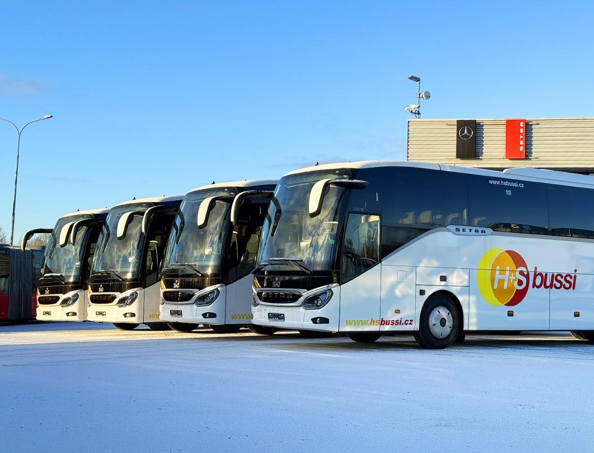 Devět luxusních autobusů Setra pro H+S Bussi
