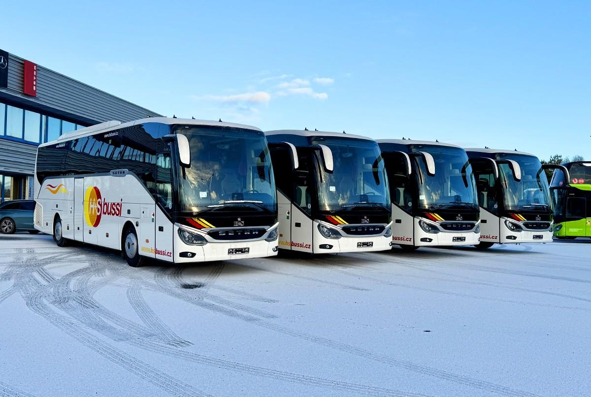 Devět luxusních autobusů Setra pro H+S Bussi