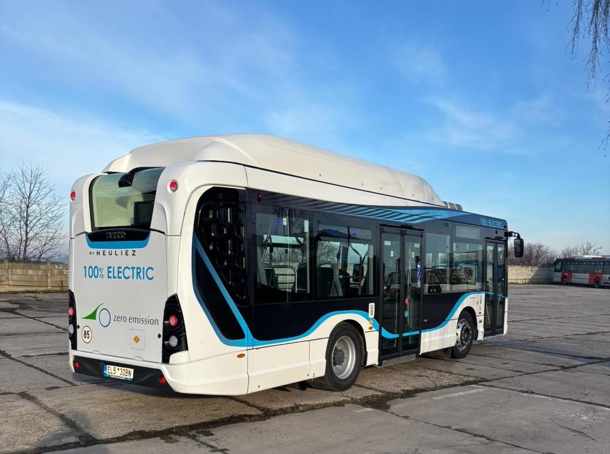 V Praze jezdí elektrobus IVECO E-WAY 9,5 
