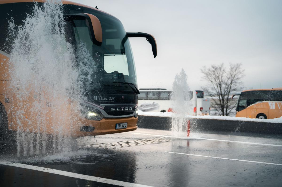 Jak se chová Setra nebo MAN ve smyku?