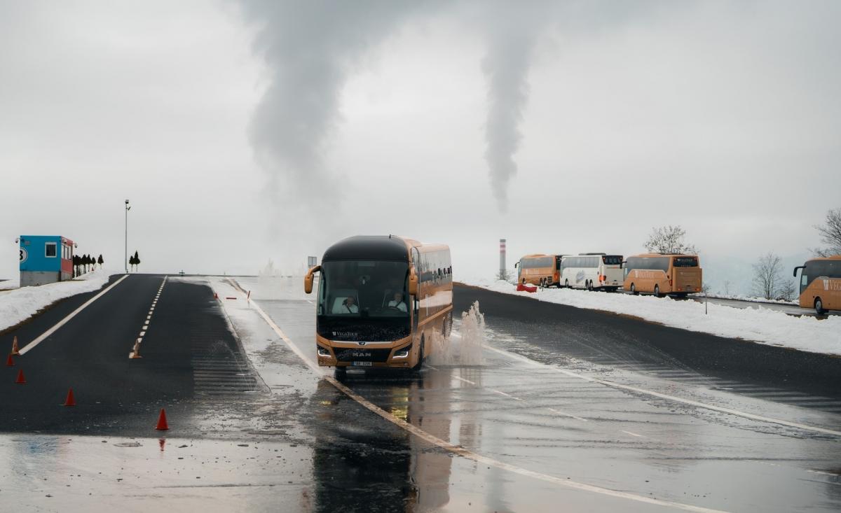 Jak se chová Setra nebo MAN ve smyku?