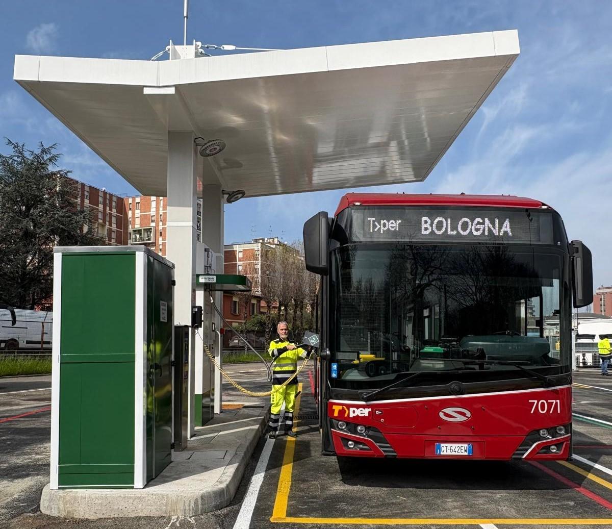 V Bologni začne na jaře jezdit 127 autobusů s palivovými články 
