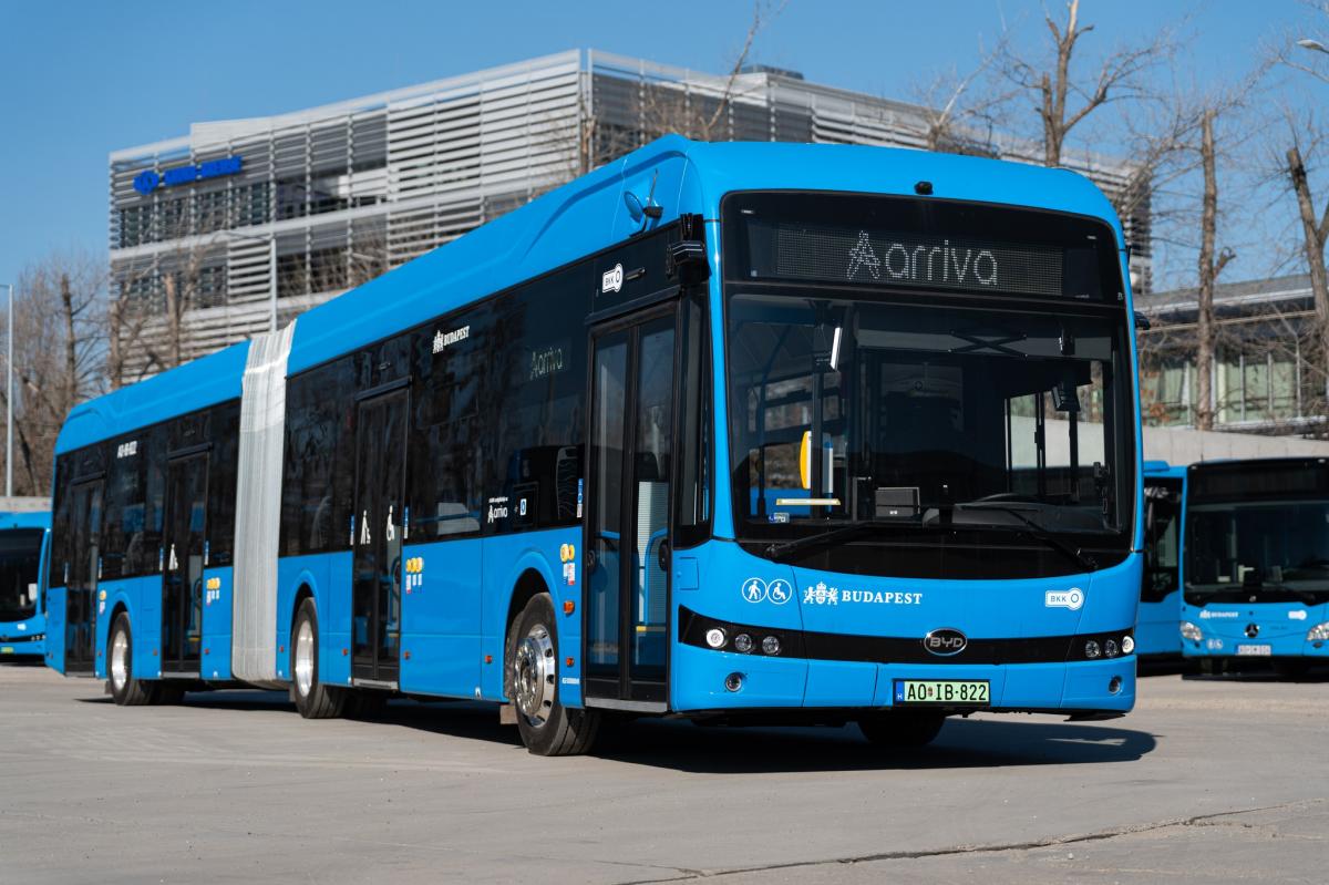 V Budapešti začaly testovací jízdy zbrusu nových elektrobusů BYD B19 