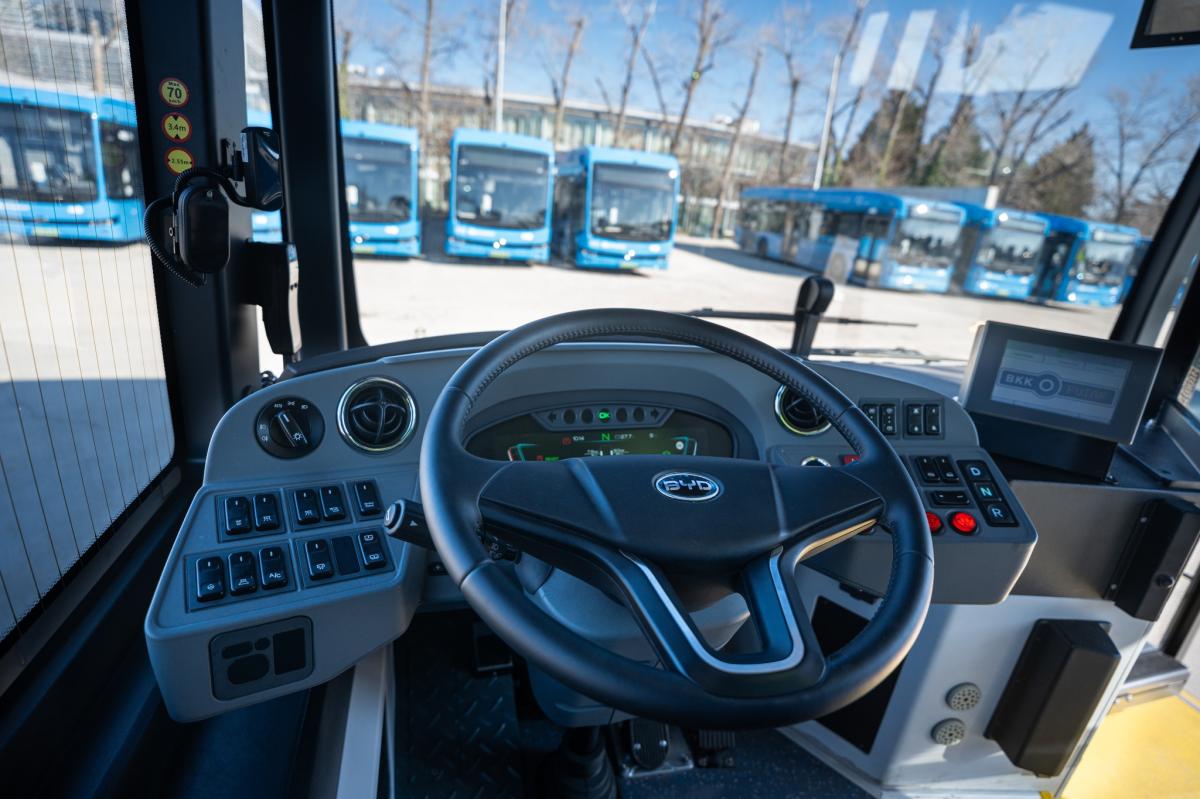 V Budapešti začaly testovací jízdy zbrusu nových elektrobusů BYD B19 