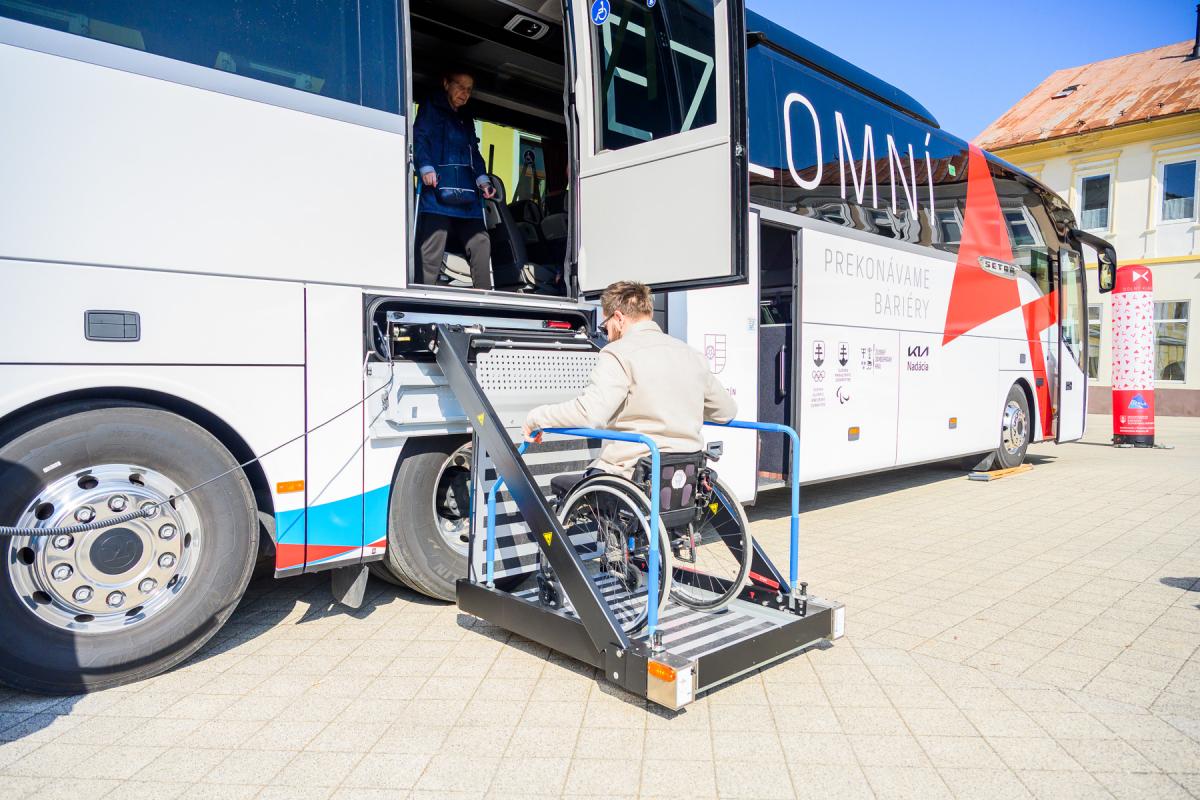 Jedinečný autobus pro para sportovce na Slovensku