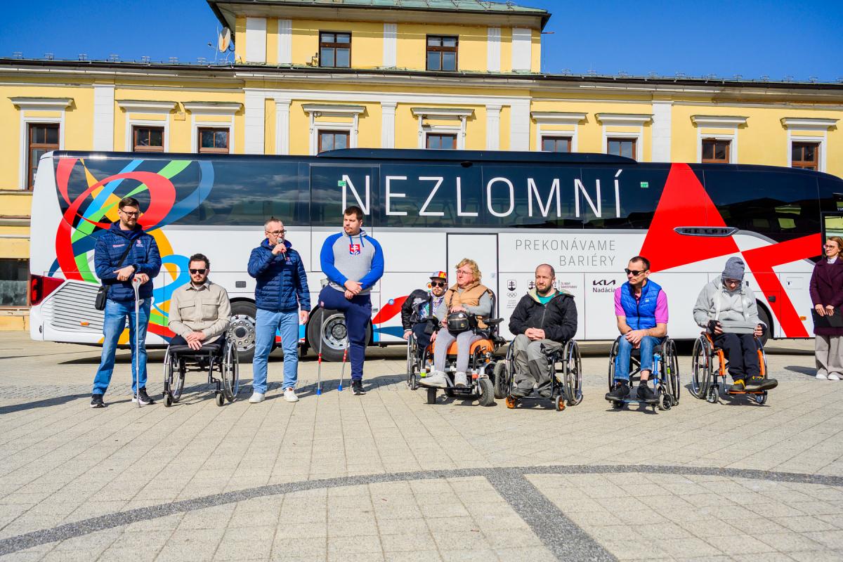 Jedinečný autobus pro para sportovce na Slovensku