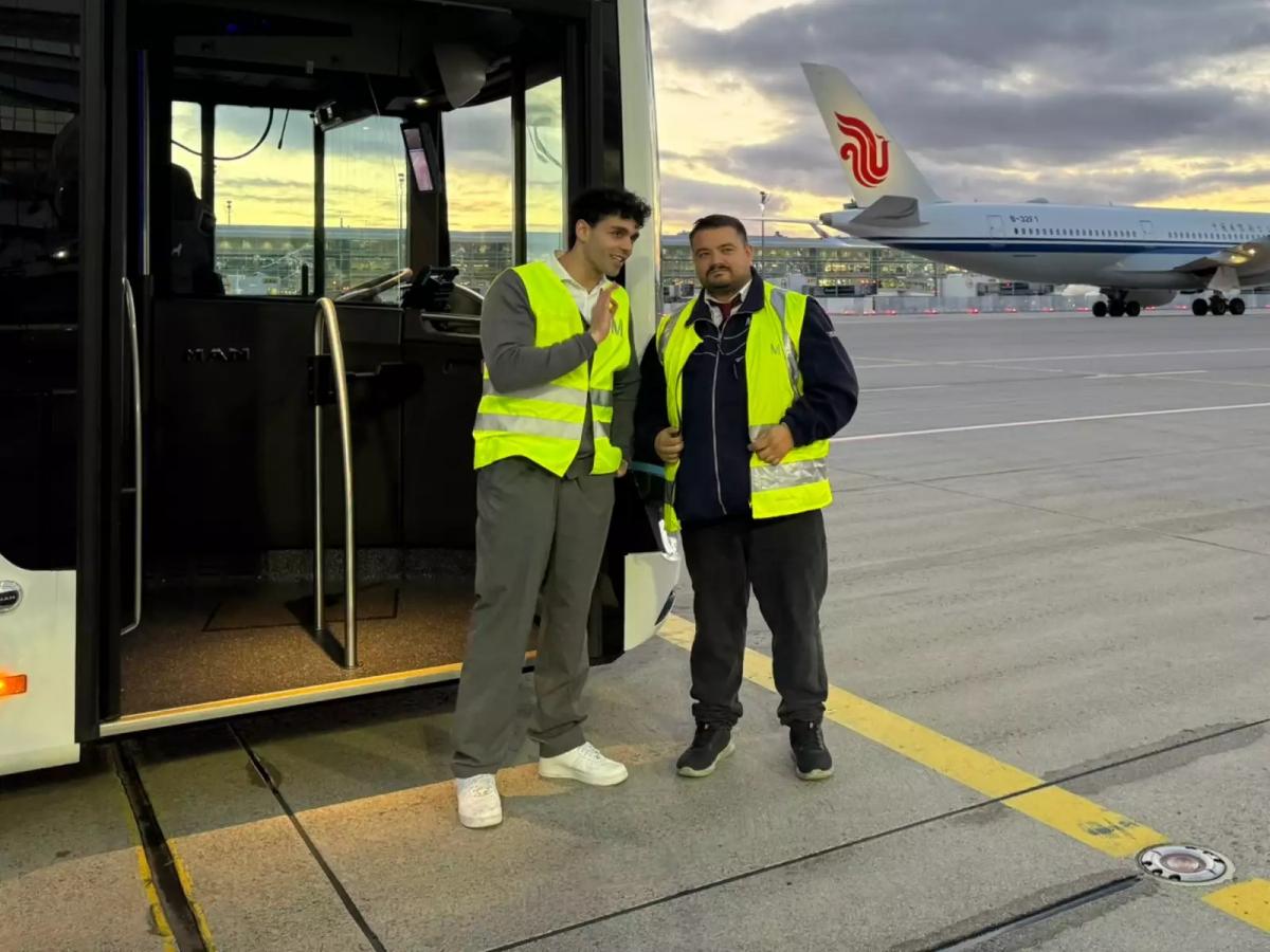 Boarding by eBus na letišti v Mnichově