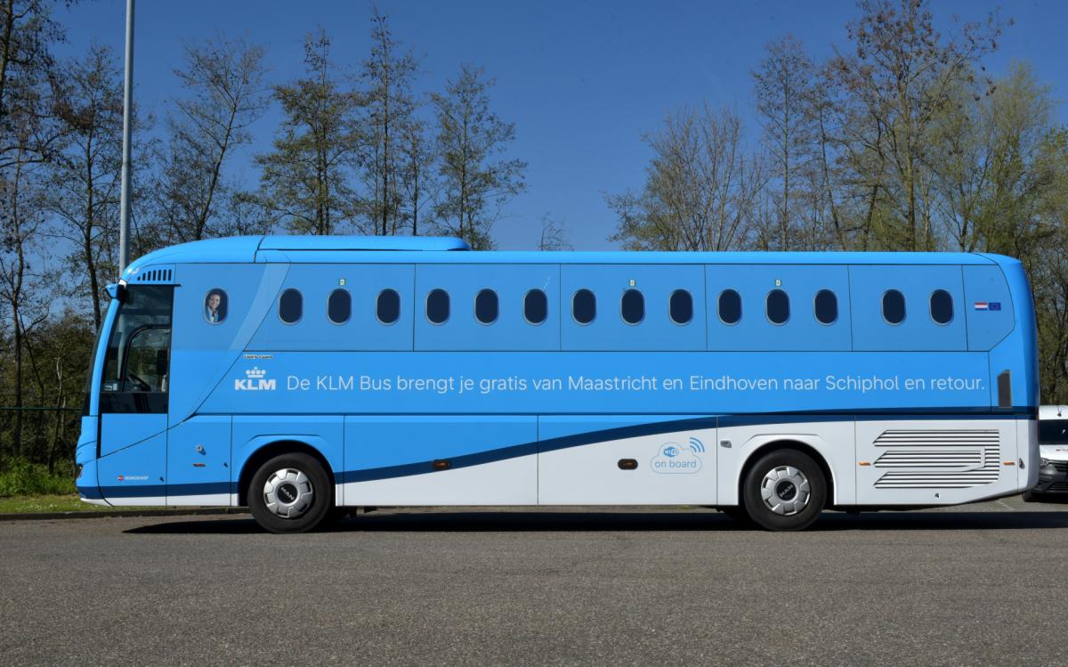 KLM nasadila na Schiphol "letecké" autobusy MAN