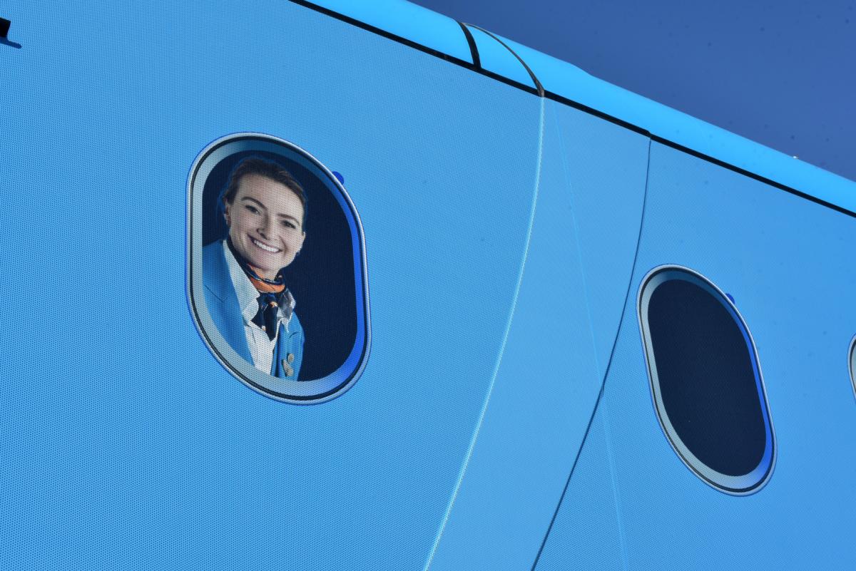 KLM nasadila na Schiphol "letecké" autobusy MAN