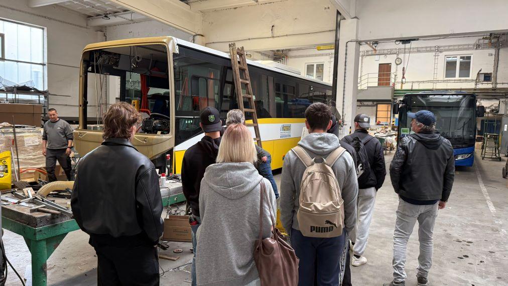 Studenti SOŠ Slavičín nahlédli do zákulisí servisu ZLINER 