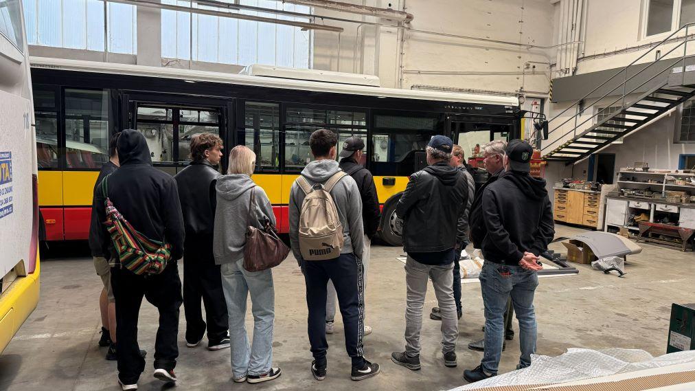 Studenti SOŠ Slavičín nahlédli do zákulisí servisu ZLINER 