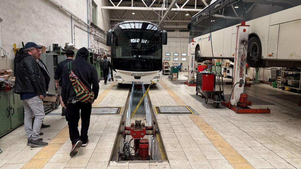 Studenti SOŠ Slavičín nahlédli do zákulisí servisu ZLINER 