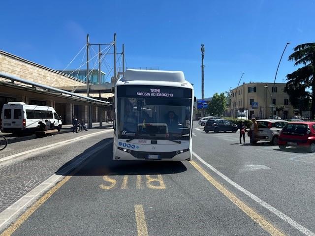 Busitalia nasadila v Terni první vodíkové autobusy Karsan