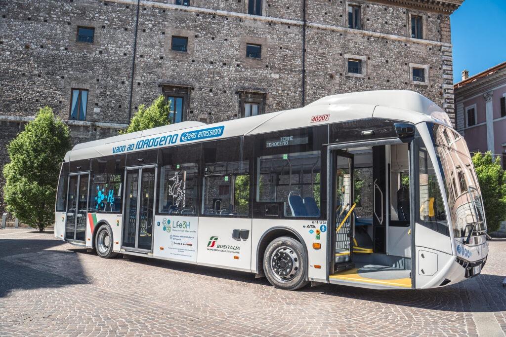 Busitalia nasadila v Terni první vodíkové autobusy Karsan