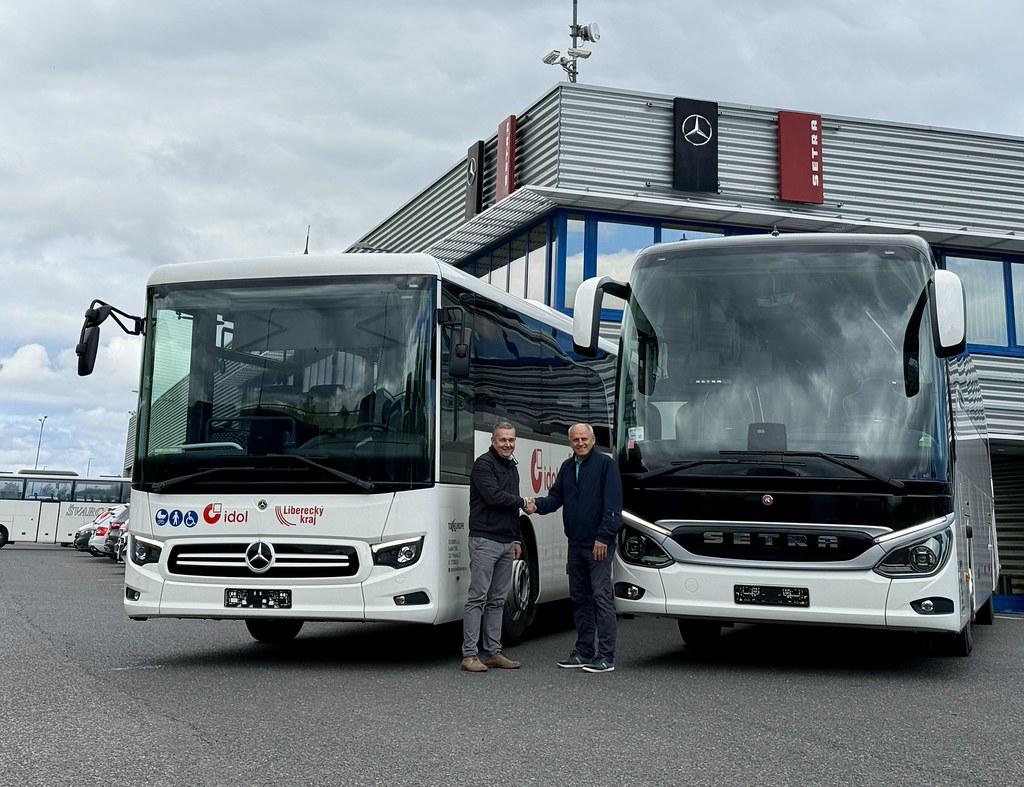 To Europe převzala od Daimler Buses dva speciální autobusy 