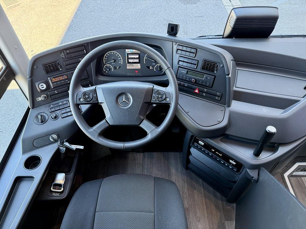 To Europe převzala od Daimler Buses dva speciální autobusy 