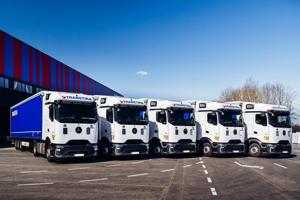 Více než 500 tahačů Mercedes-Benz Actros L ProCabin pro TRANSTIRU