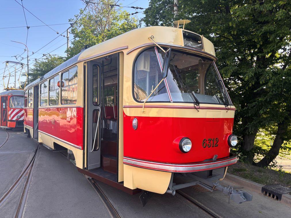 Pražský dopravní podnik si z Brna odváží první zrenovované tramvaje T3