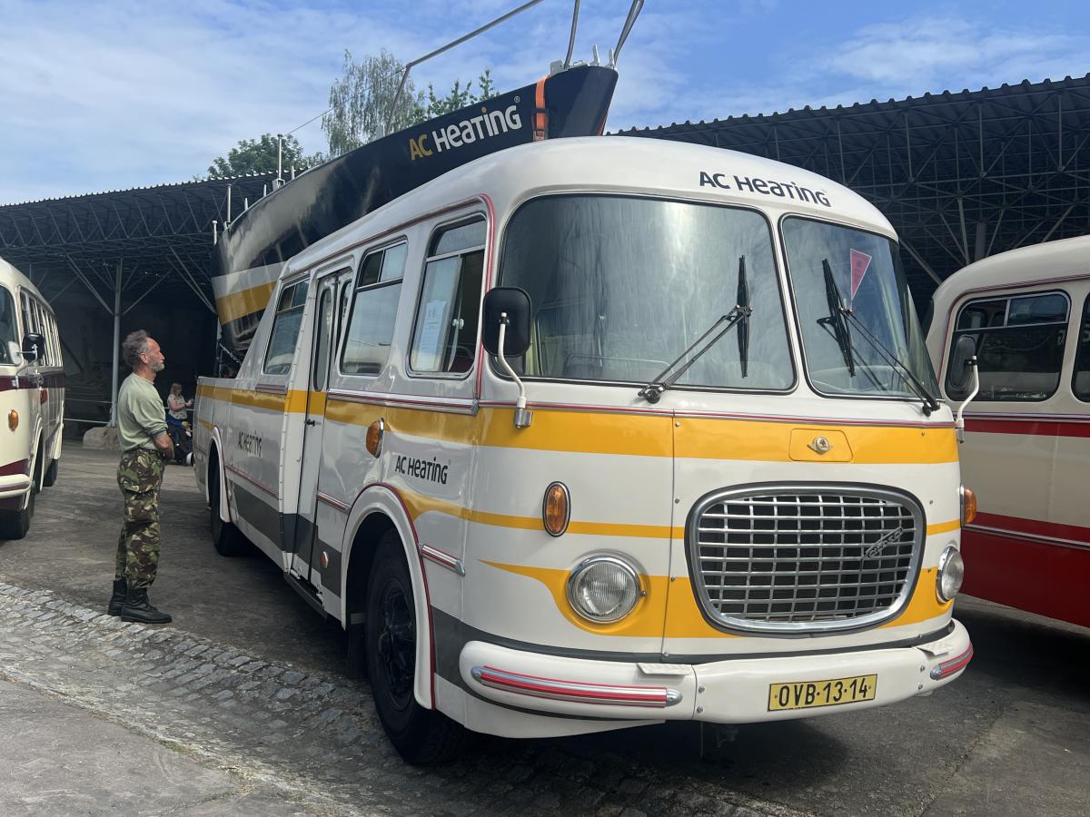 Na srazu v Lešanech se představily nově renovované vozy RTO