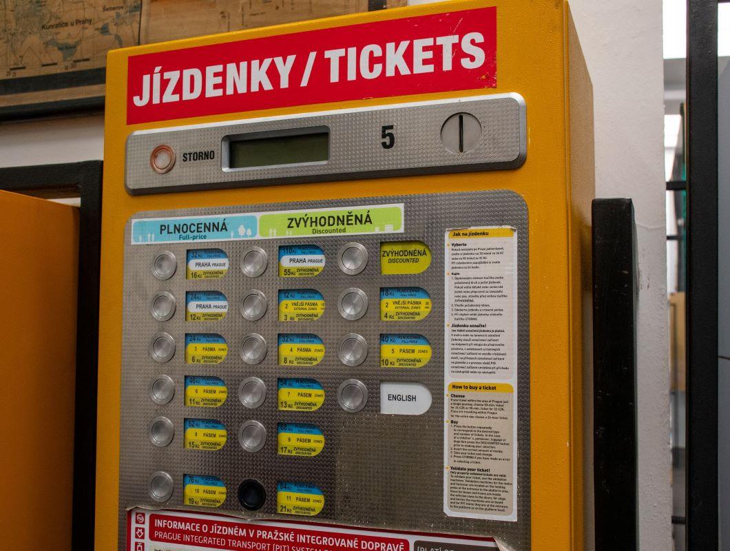 Před 30 lety jsme si v Praze naposledy "štípnuli lístek"