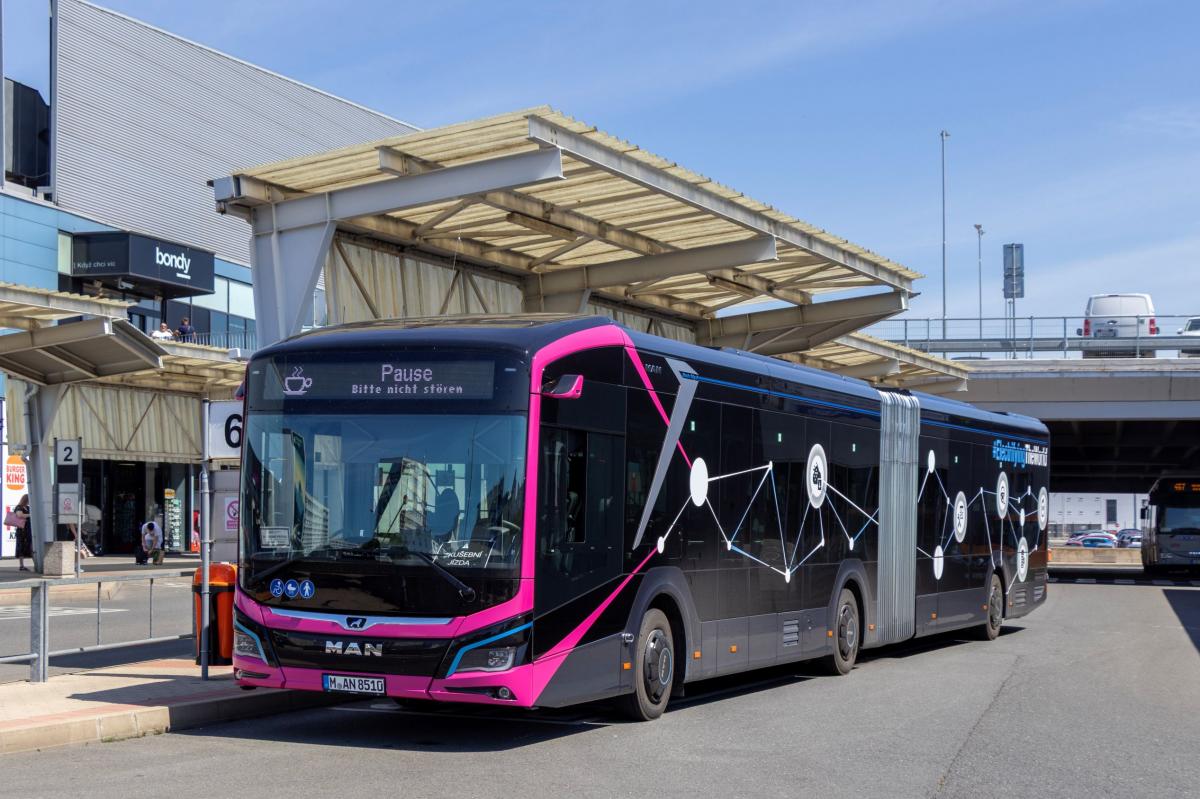 Ve Středočeském kraji znovu jezdil kloubový elektrický autobus MAN 