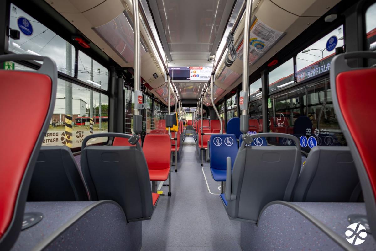 Dopravní podnik Bratislava zařadil do provozu prvních 18 autobusů SOR NS 18