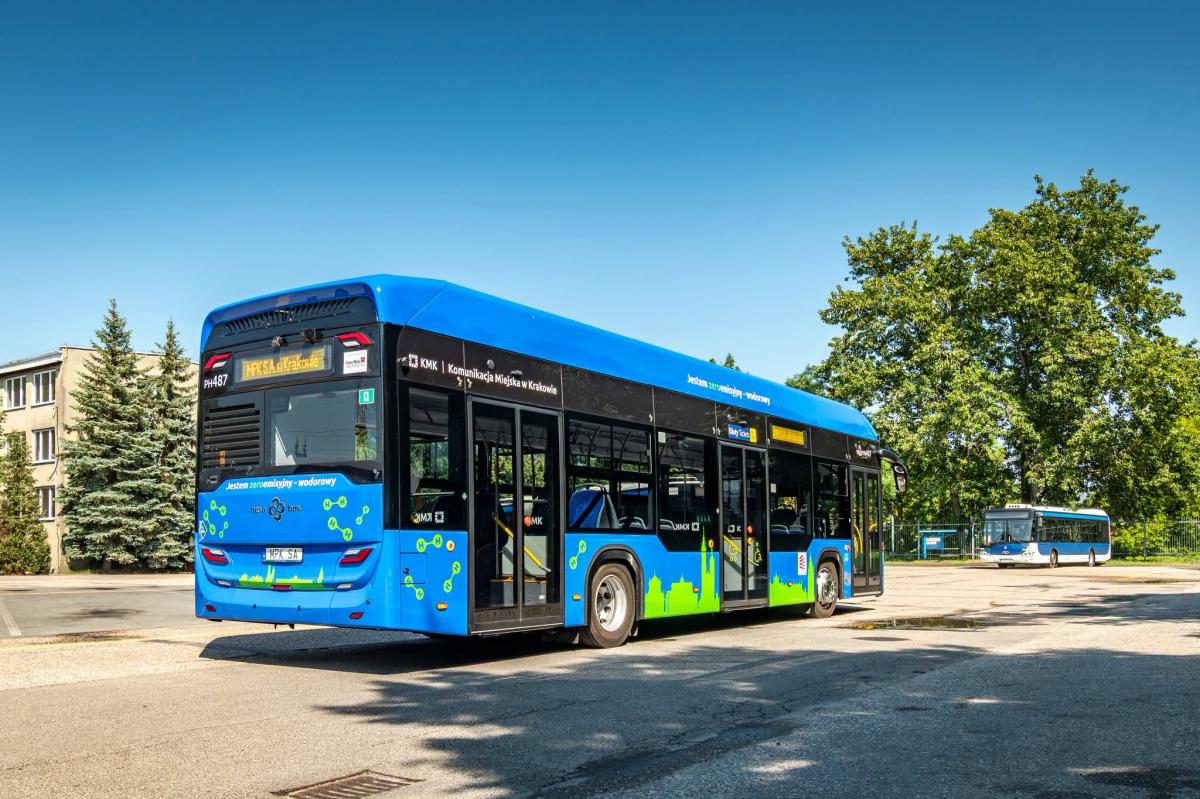V Krakově zahájili provoz vodíkových autobusů NesoBus
