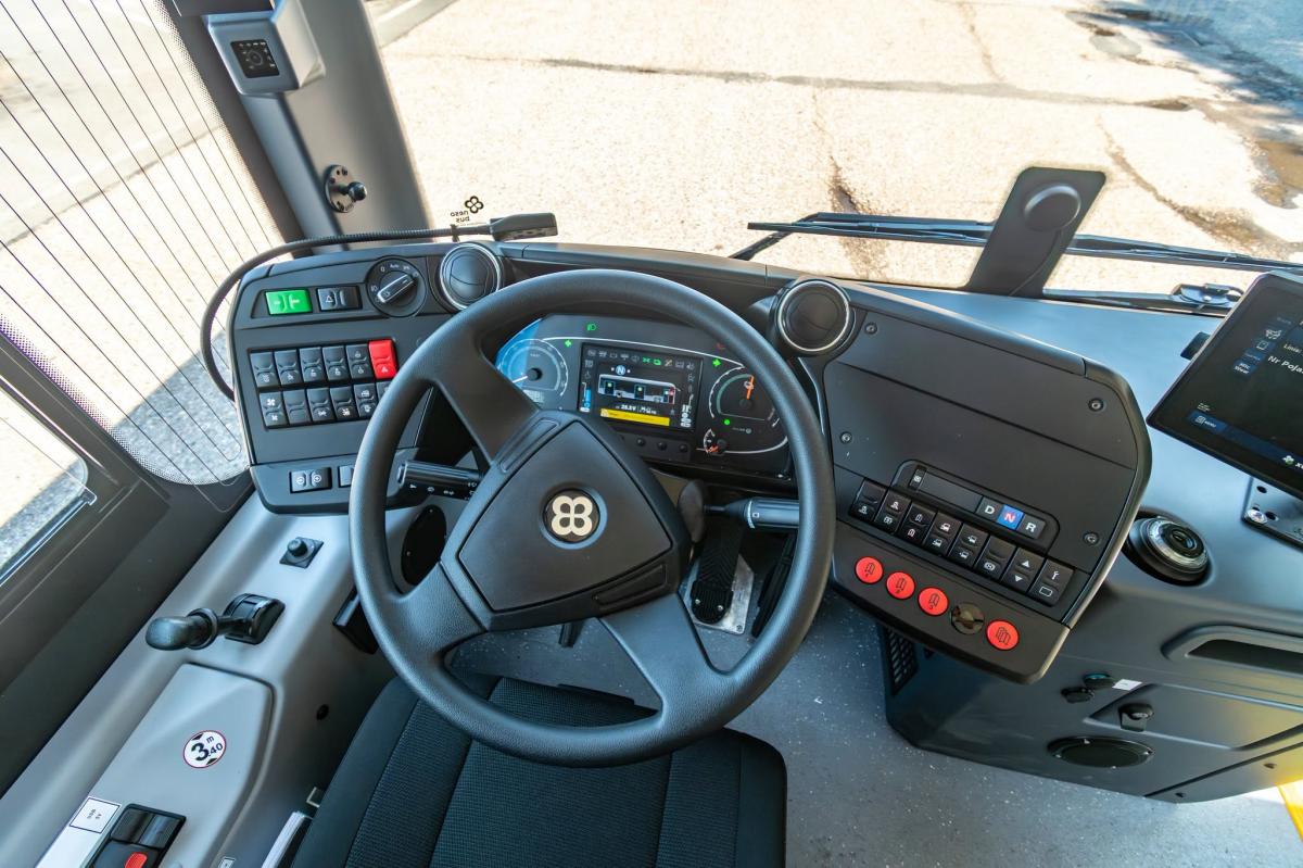 V Krakově zahájili provoz vodíkových autobusů NesoBus