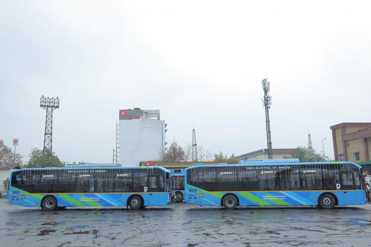 Dillí rozšířilo flotilu o 300 elektrobusů